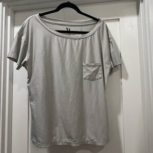 Vuori Lux Performance Short Sleeve Relaxed Fit Tee Dove Grey Size Medium